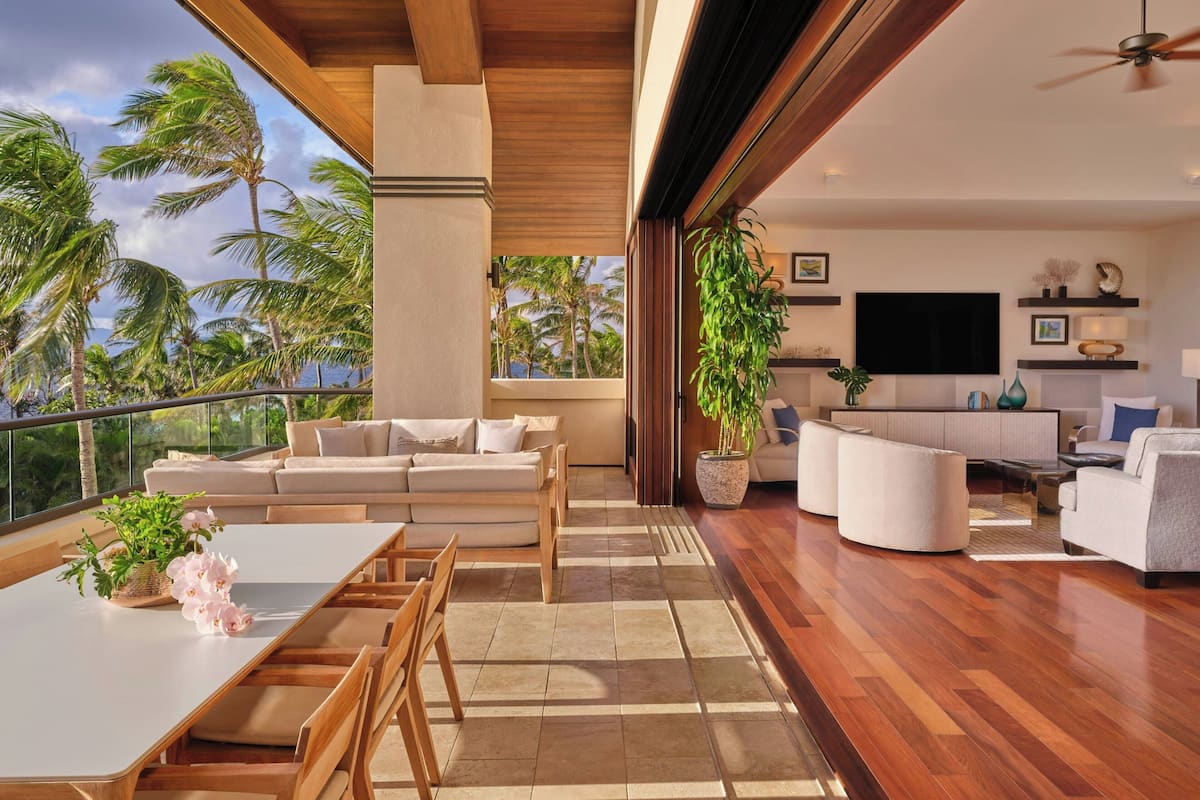 Habitación, varias camas, vista al océano | Sala de estar | Televisión LCD, reproductor de DVD y estación para iPod