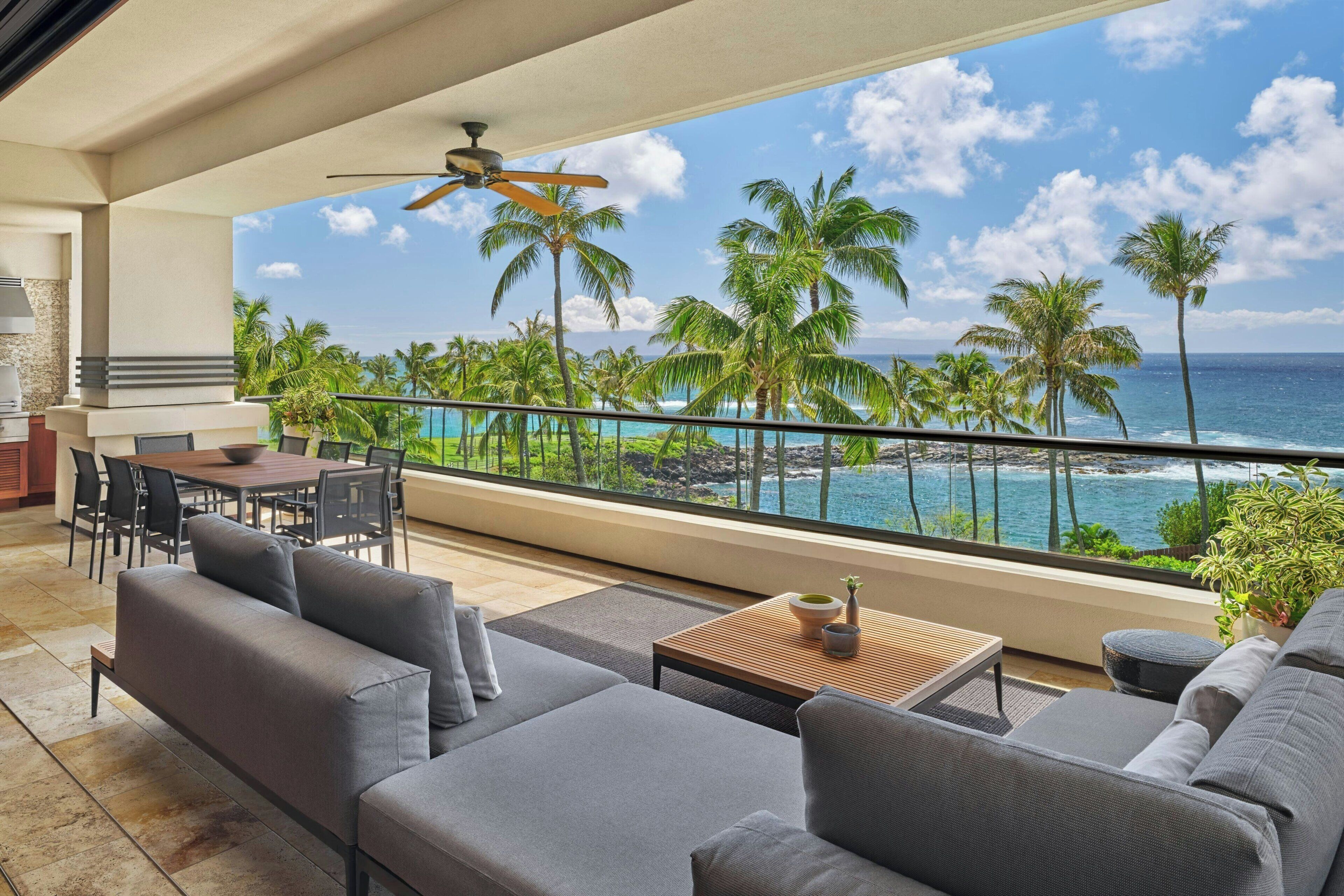 Premier Room, 4 Bedrooms, Lanai | Living room