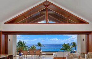 Premium bedding, in-room safe, desk, laptop workspace - Montage Kapalua Bay (Lahaina)