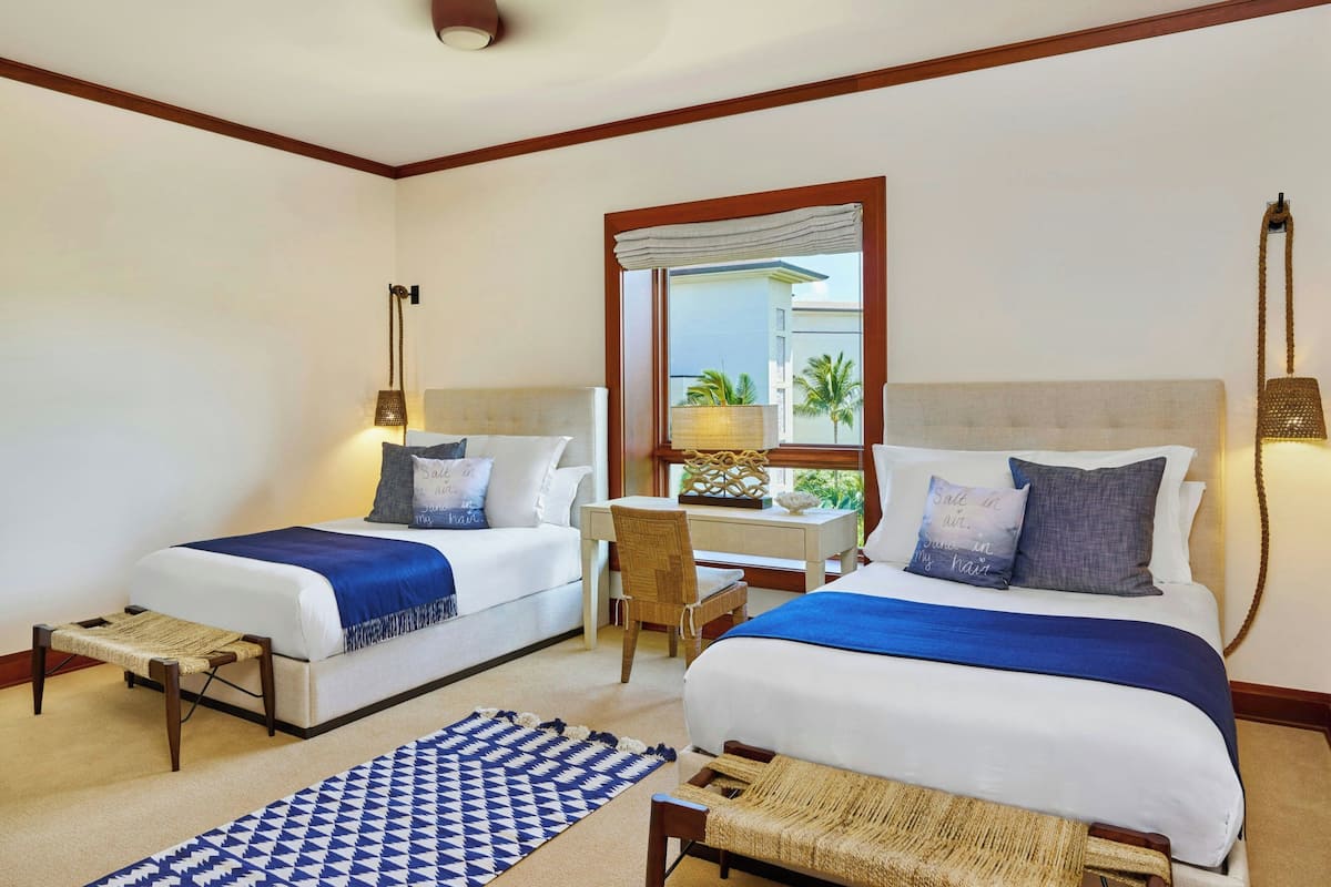 Sängtillbehör av högsta kvalitet och värdeförvaringsskåp på rummet