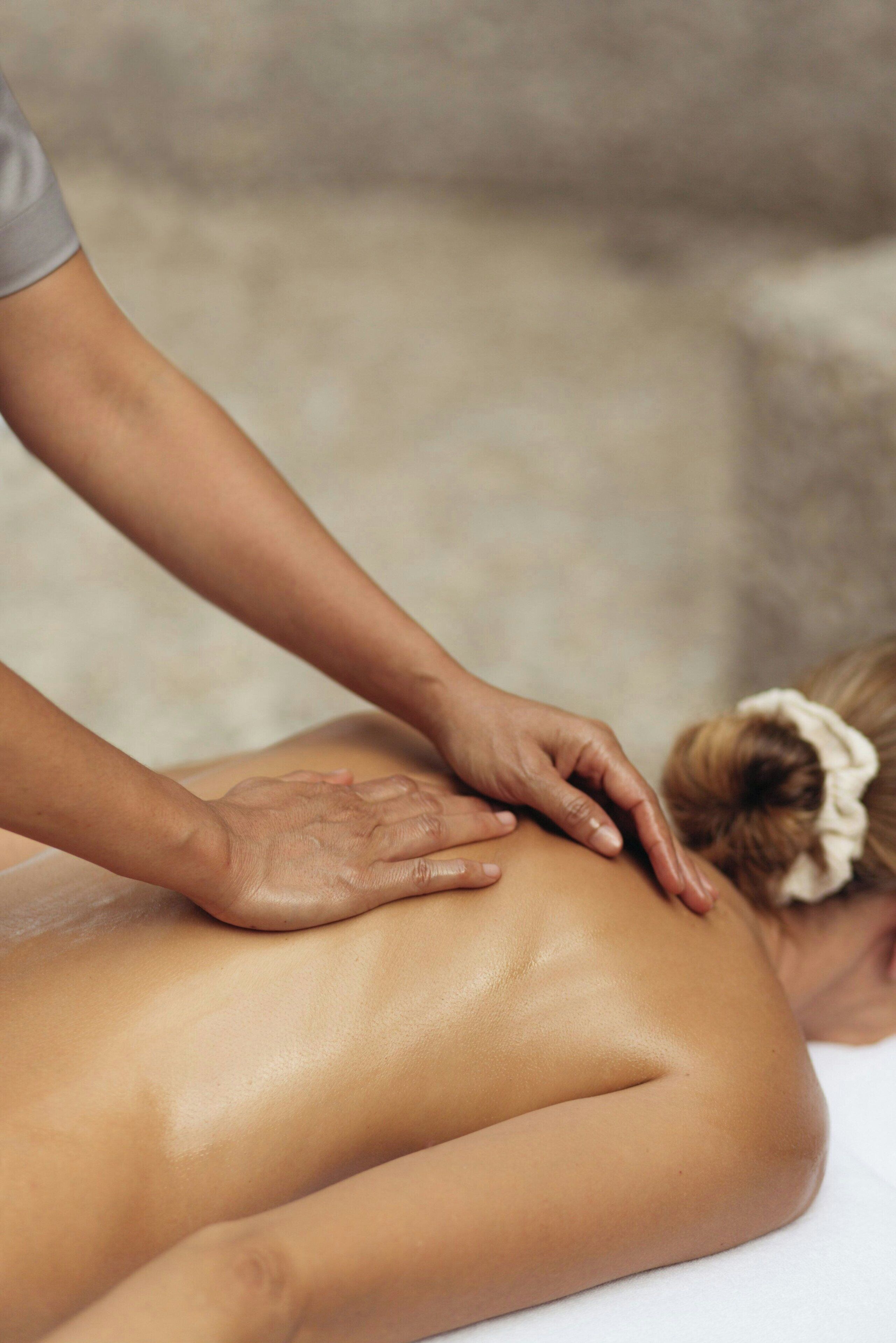 Sauna, hot tub, steam room, body treatments, aromatherapy