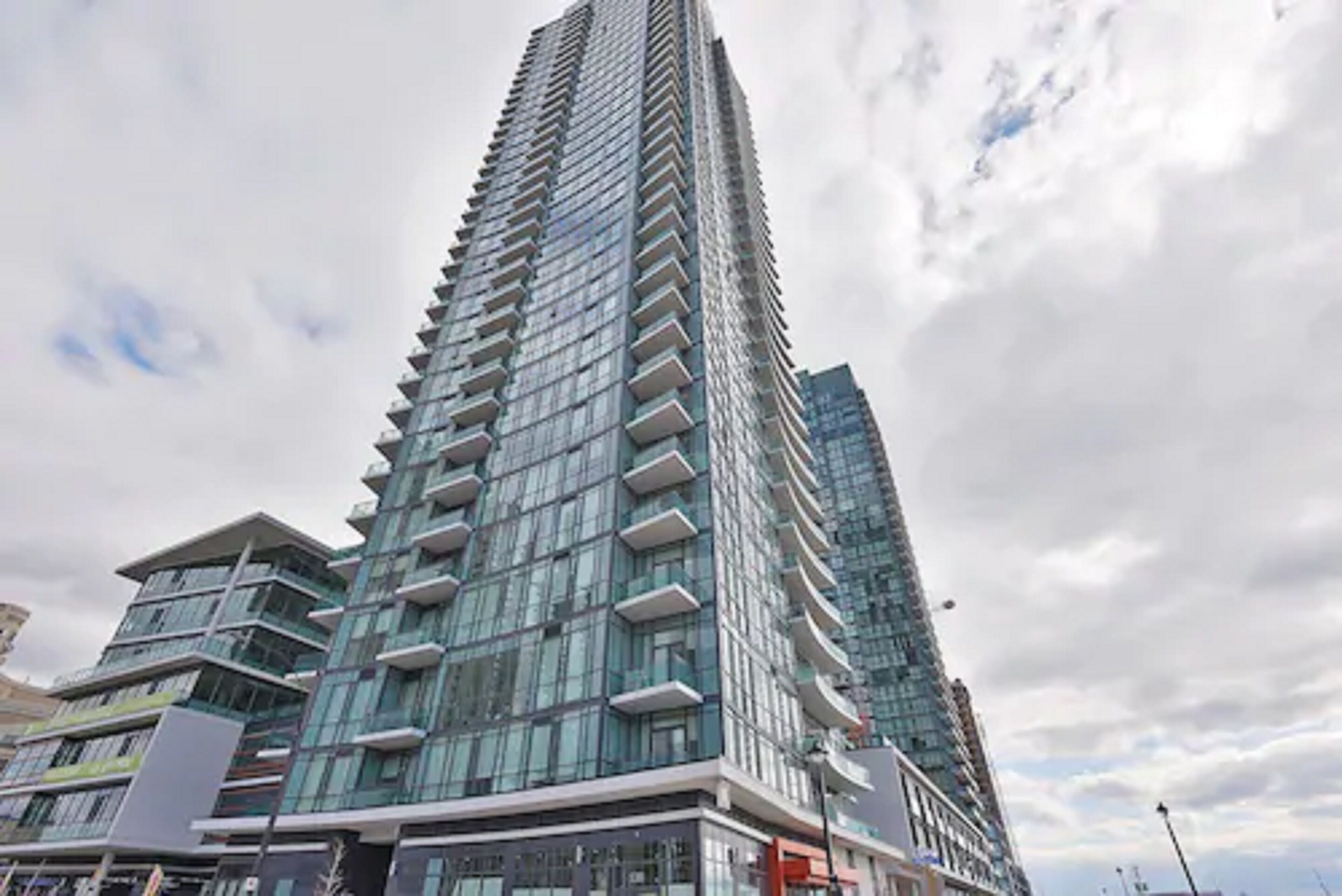 2 bedrooms, desk, soundproofing, iron/ironing board