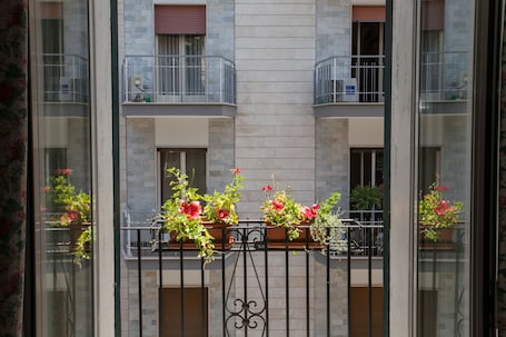 Estúdio, cozinha americana, vista para a cidade | Sacada. Zodiacus