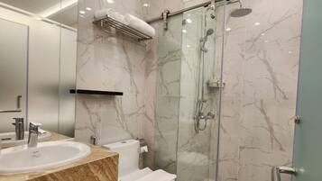 Standard Double Room Single Use, 2 Twin Beds | Bathroom | Shower, rainfall showerhead, free toiletries, hair dryer