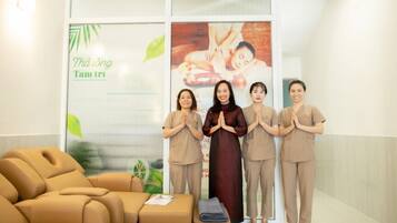 Phòng tắm hơi, trị liệu toàn thân, massage đá nóng, massage Thái