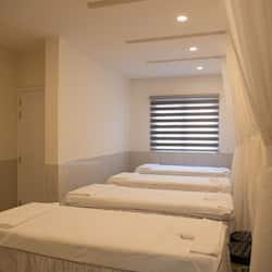 Sauna, body treatments, hot stone massages, Thai massages, body wraps