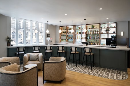 Hall. Four Points Flex by Sheraton London Euston