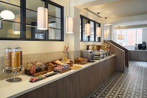 Daily buffet breakfast for a fee - Four Points Flex by Sheraton London Euston (London)