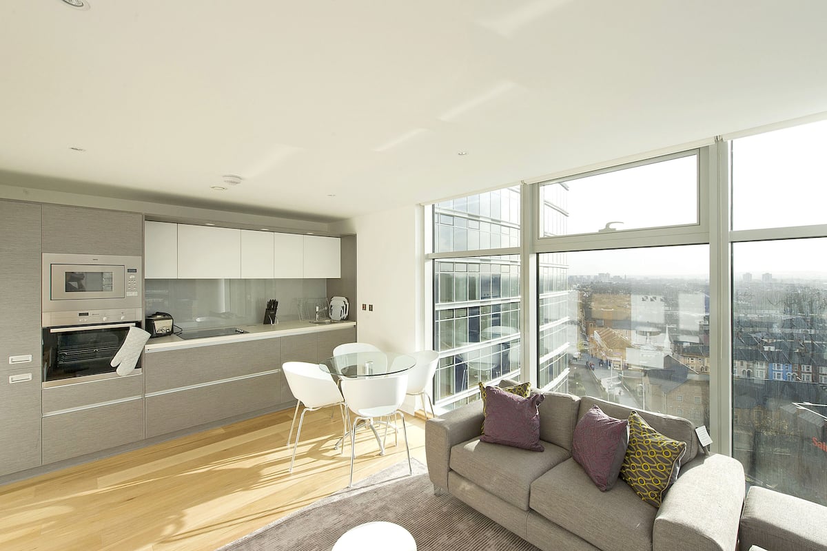 Classic Apartment, 2 Bedrooms | Living room