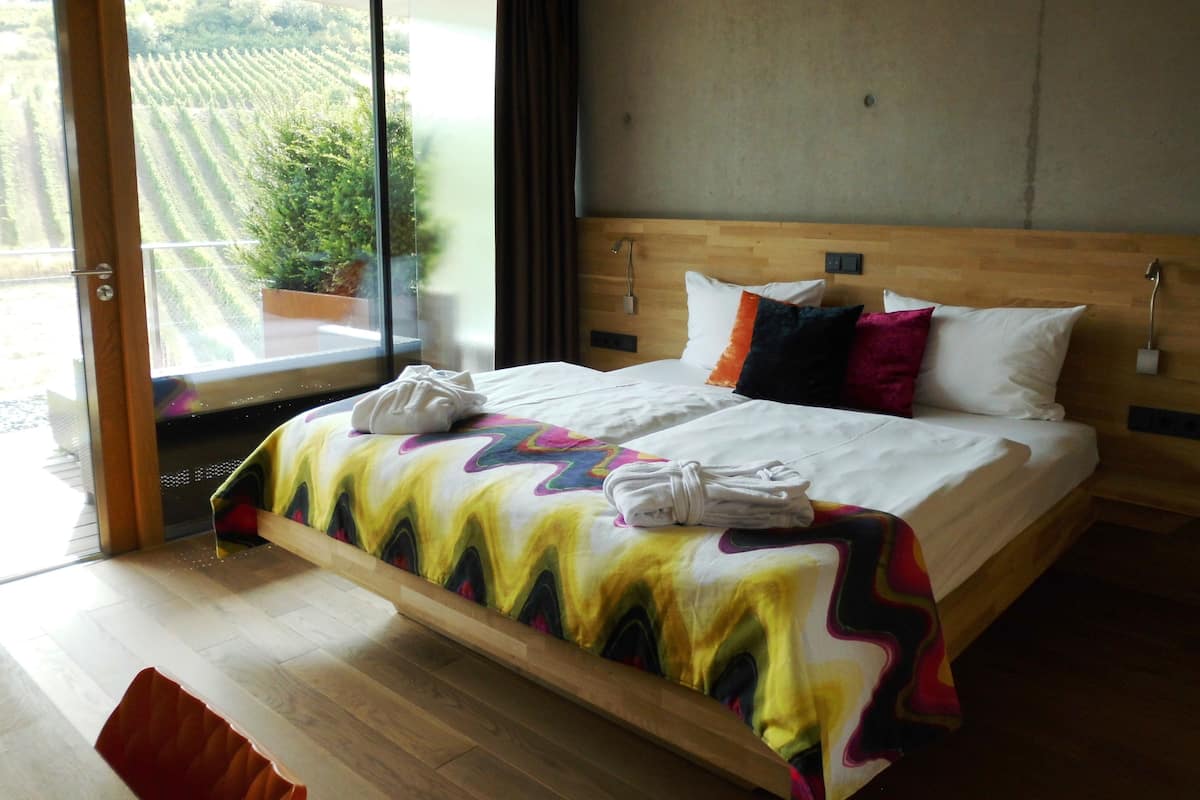 Suite | Hypo-allergenic bedding available, Select Comfort beds, in-room safe