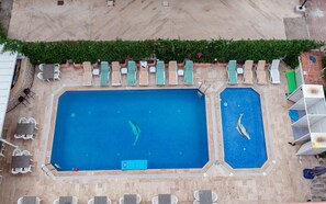 Outdoor pool, open 9 AM to 6 PM, sun loungers - Zel Hotel (Konyaalti)