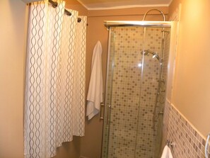 Dusche im Bad