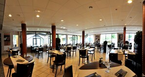 Petit déjeuner buffet servi tous les jours en supplément