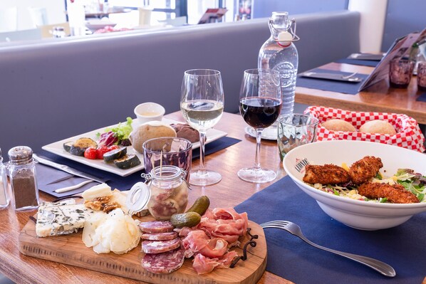 Daily buffet breakfast (EUR 8 per person) - The Originals Access, Hôtel Millau Sud (L'Hospitalet-du-Larzac)