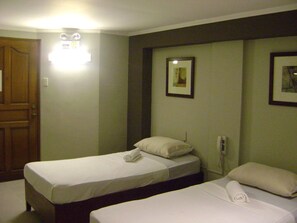 Standard Room, 2 Single Beds | Soundproofing, free WiFi, bed sheets
