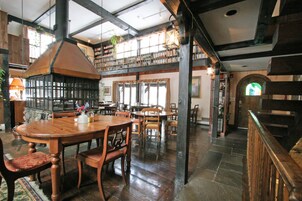 Se sirven cenas y cocina americana