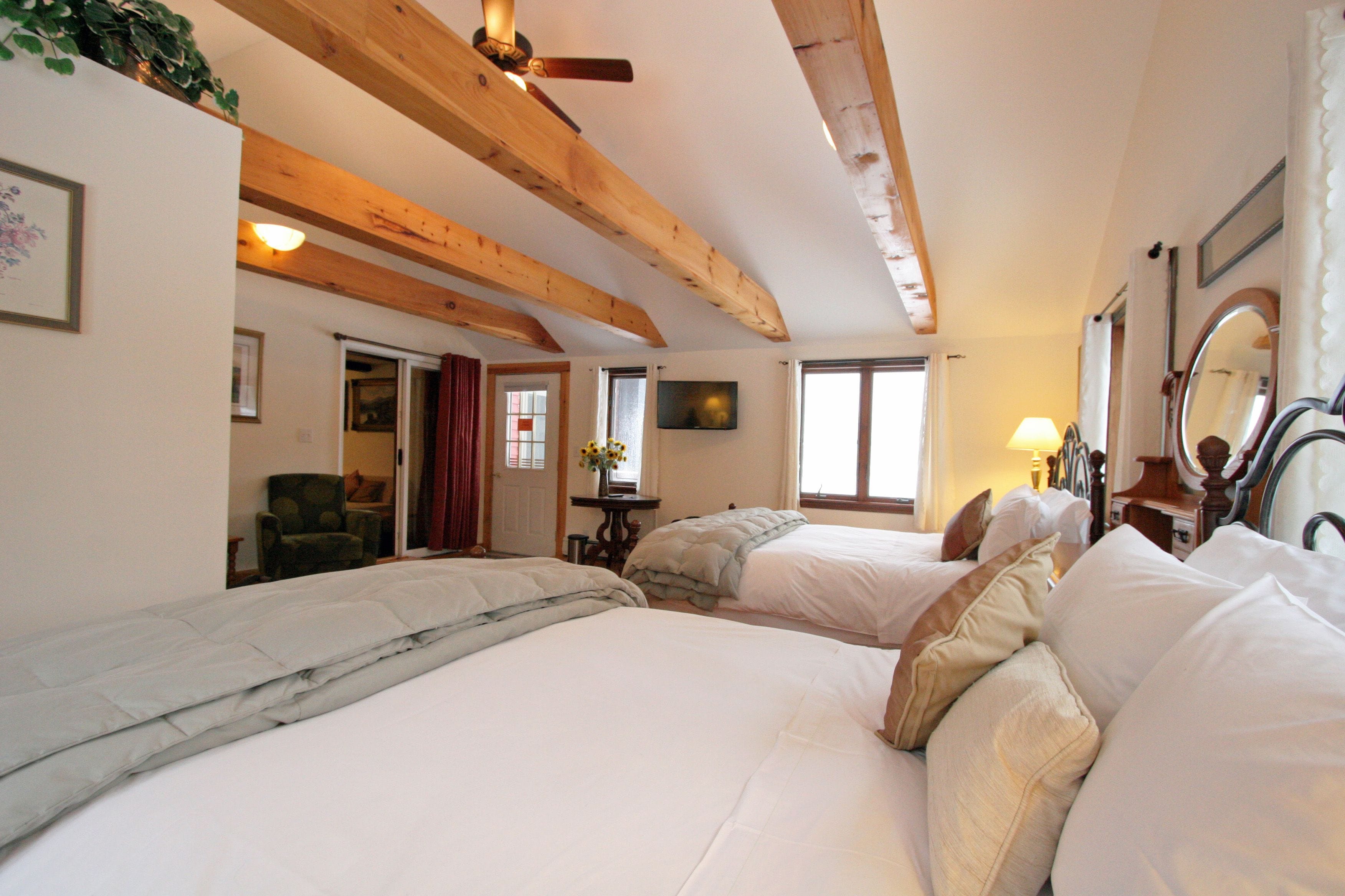 Saco Suite with refrigerator | 羽绒被、特色装修、特色家居、熨斗/熨板