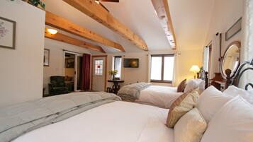 Saco Suite with refrigerator | Edredón, decoración personalizada y muebles diferentes