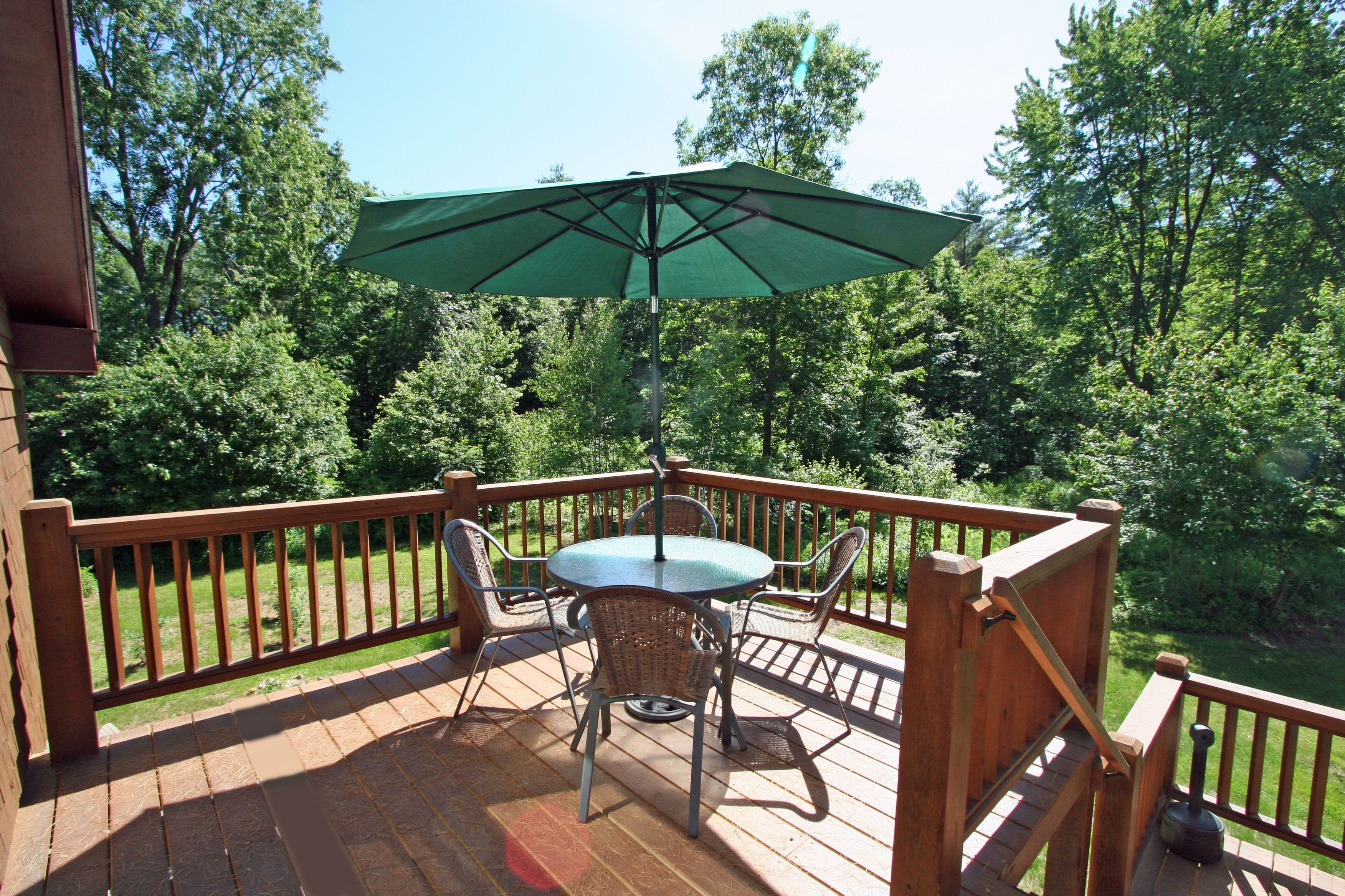 Emma's Loft with refrigerator | 阳台