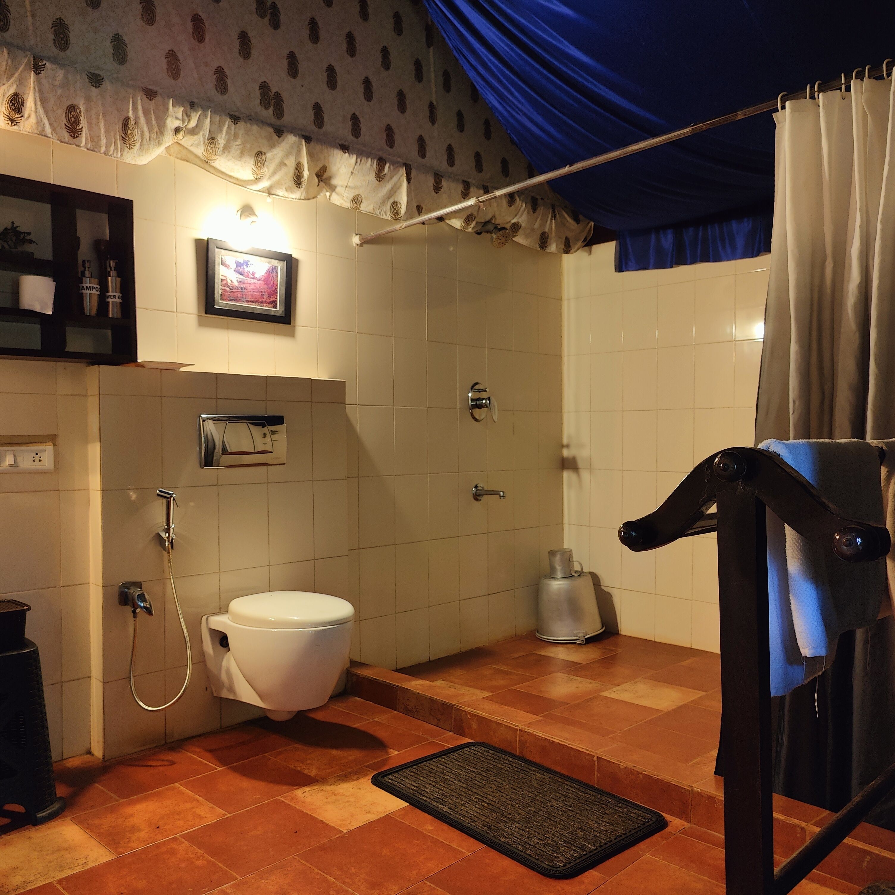 luxury tent | bathroom | bathrobes, towels