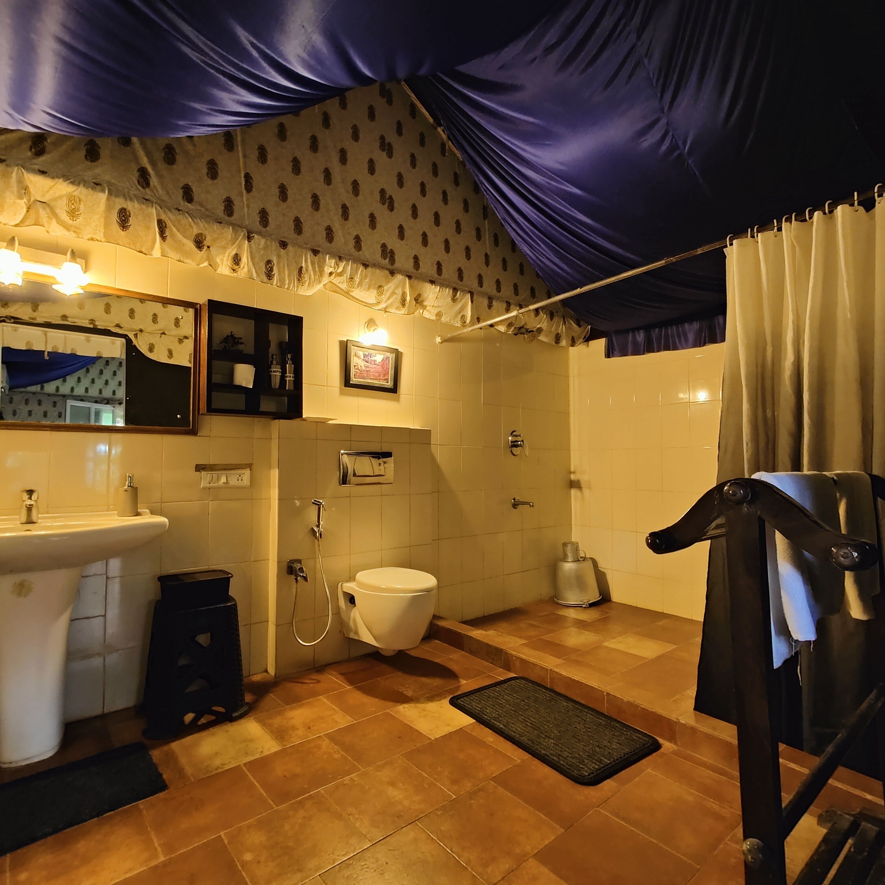 luxury tent | bathroom | bathrobes, towels