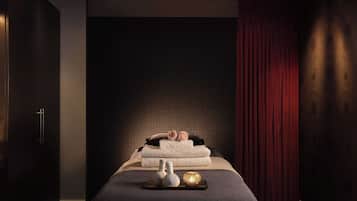 Een sauna, aromatherapie, zwangerschapsmassages, body wraps, body scrubs