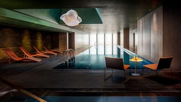 Indoor pool, sun loungers