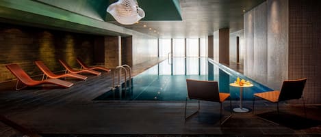 Indoor pool, sun loungers