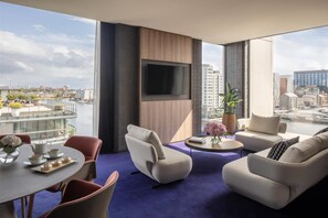 Minibar, in-room safe, desk, blackout drapes - Anantara The Marker Dublin - A Leading Hotel of the World (Dublin)