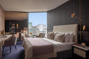 Suite (The Roche) | Minibar, pengeskab på værelset, skrivebord, mørklægningsgardiner