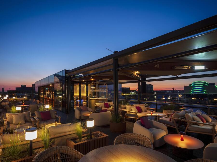 2 bars/lounges, rooftop bar