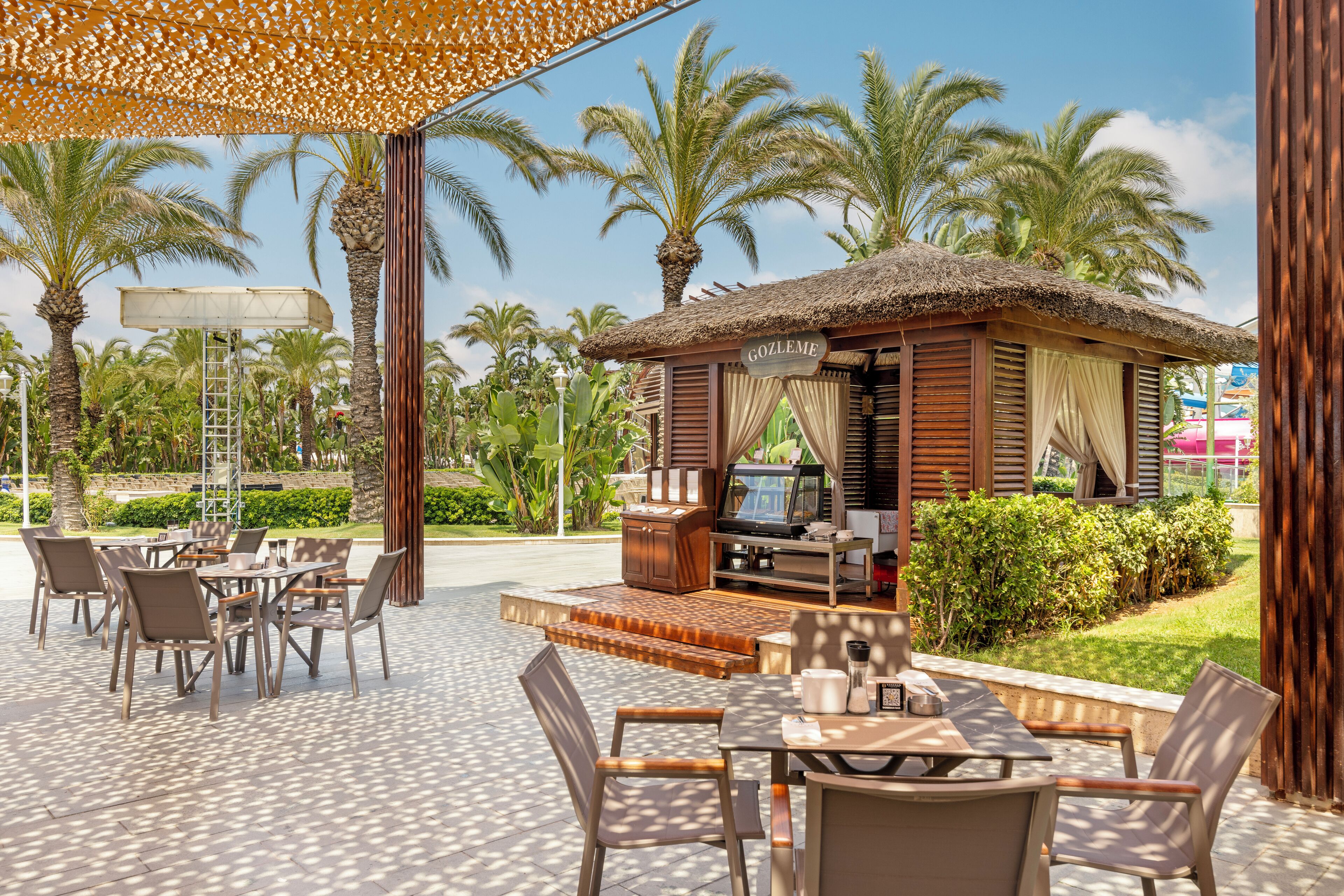 8 restaurants, breakfast, lunch, dinner served; international cuisine