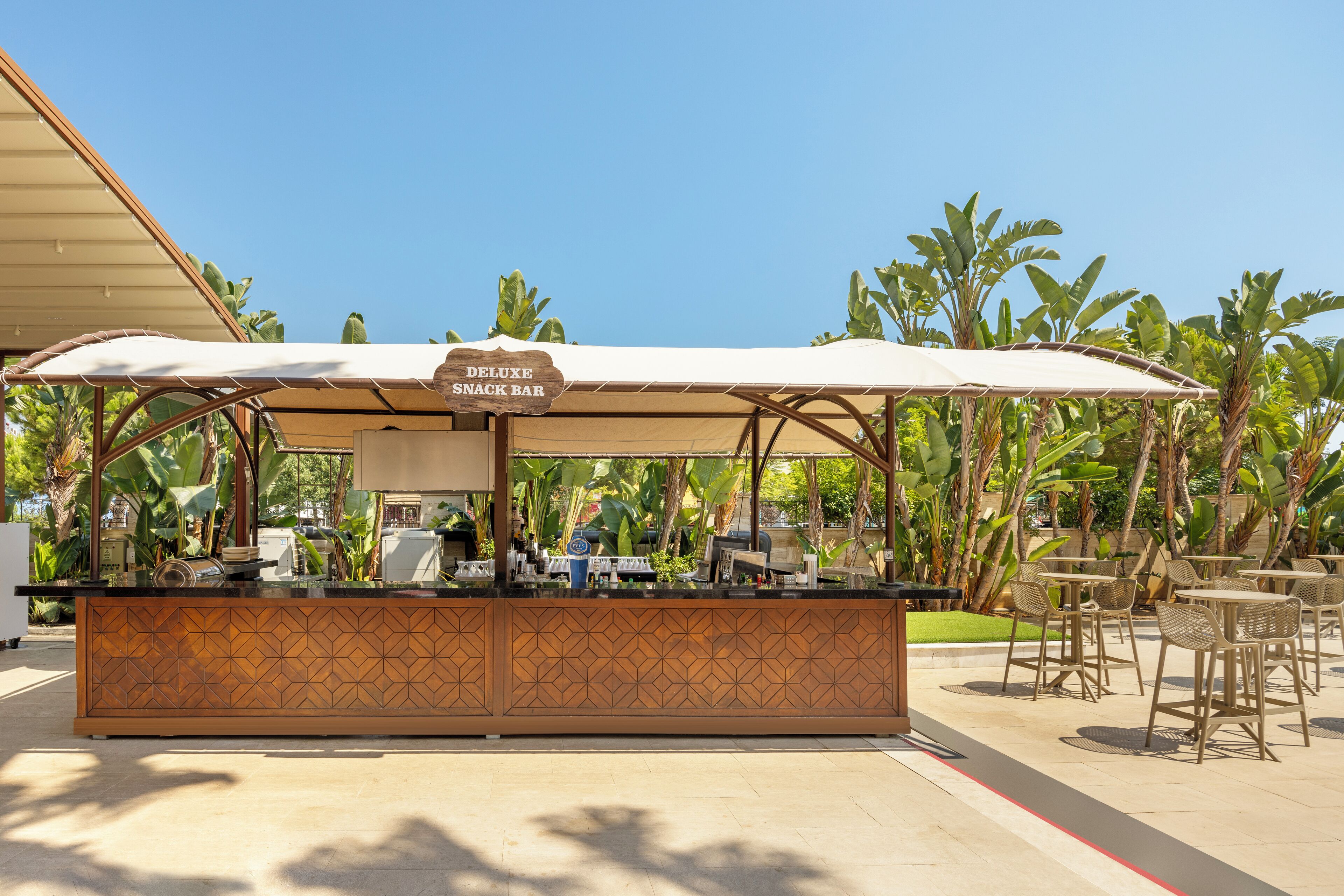 8 restaurants, breakfast, lunch, dinner served; international cuisine