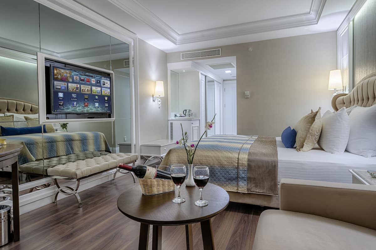 Deluxe Room | Premium bedding, minibar (free items), in-room safe, desk