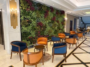 Lobby sitting area - Rotta Hotel İstanbul (Istanbul)