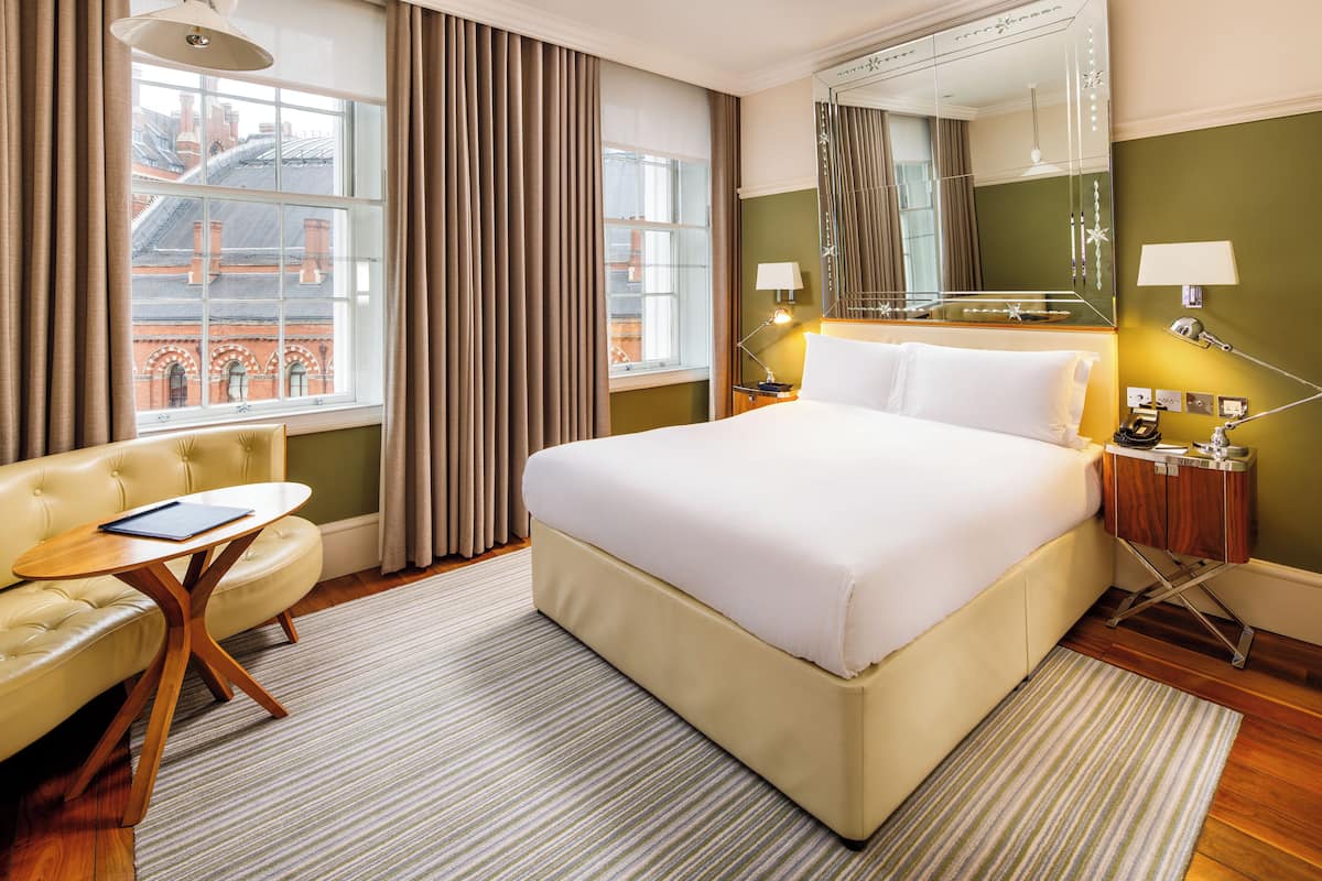Heritage, Larger Guest Room, Queen | 이집트산 면 시트, 객실 내 금고, 각각 다른 스타일의 인테리어, 각각 다르게 가구 비치