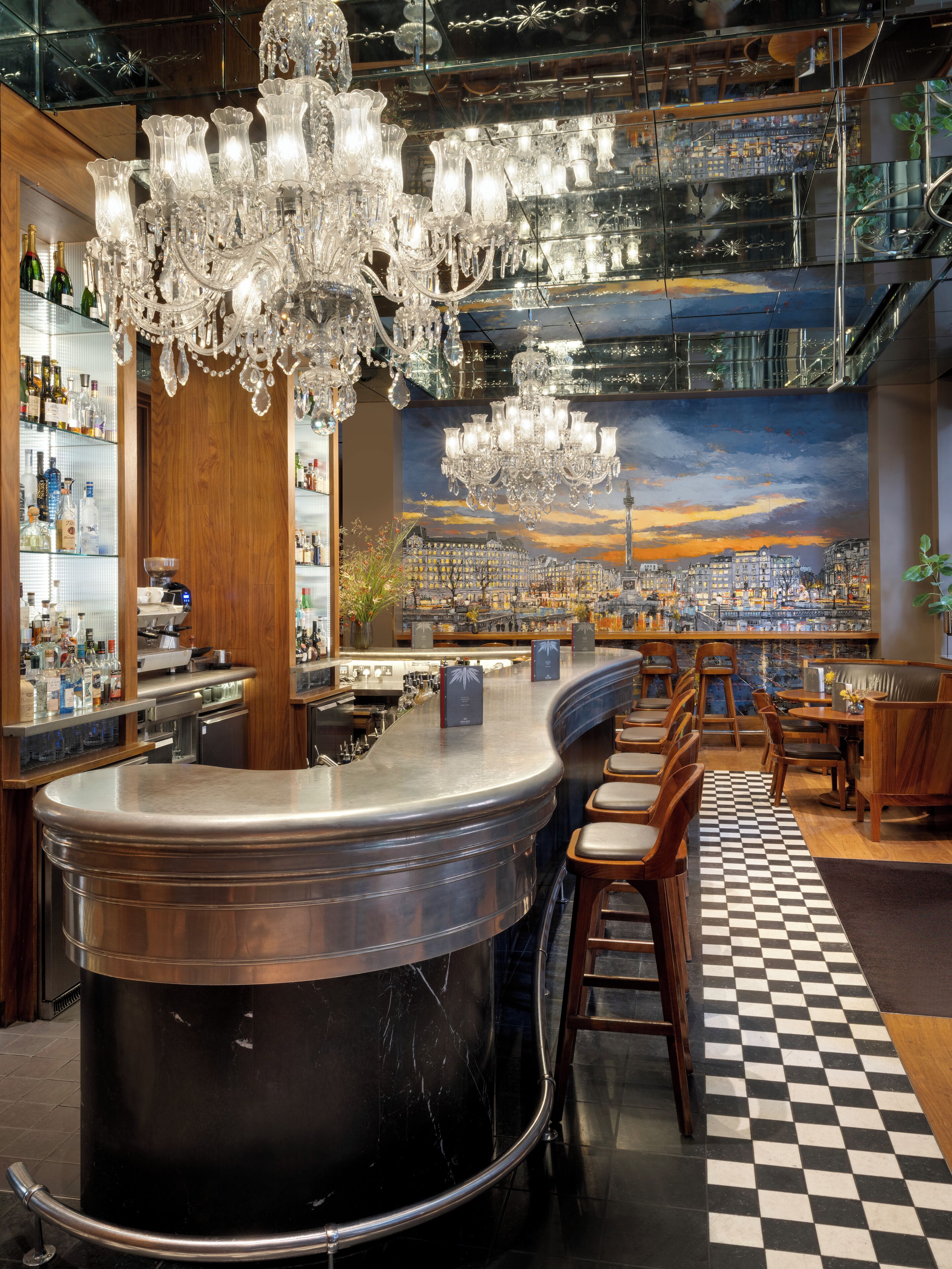 2 bars/lounges, cocktail bar