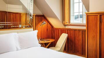 Edwardian, Guest Room, Queen, High Floor | Bathroom | Designer toiletries, hair dryer, bathrobes, slippers
