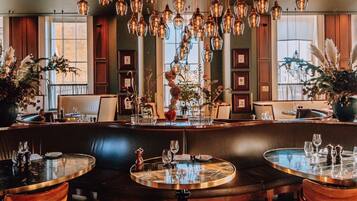 Breakfast, lunch, dinner served; British cuisine