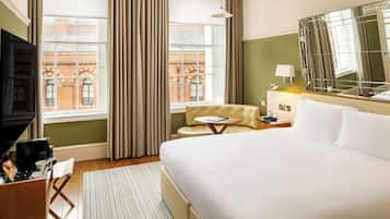 Victorian, Larger Guest Room, King | Sábanas de algodón egipcio y caja de seguridad en la habitación