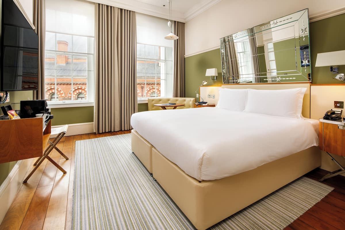 Victorian, Larger Guest Room, King | 이집트산 면 시트, 객실 내 금고, 각각 다른 스타일의 인테리어, 각각 다르게 가구 비치