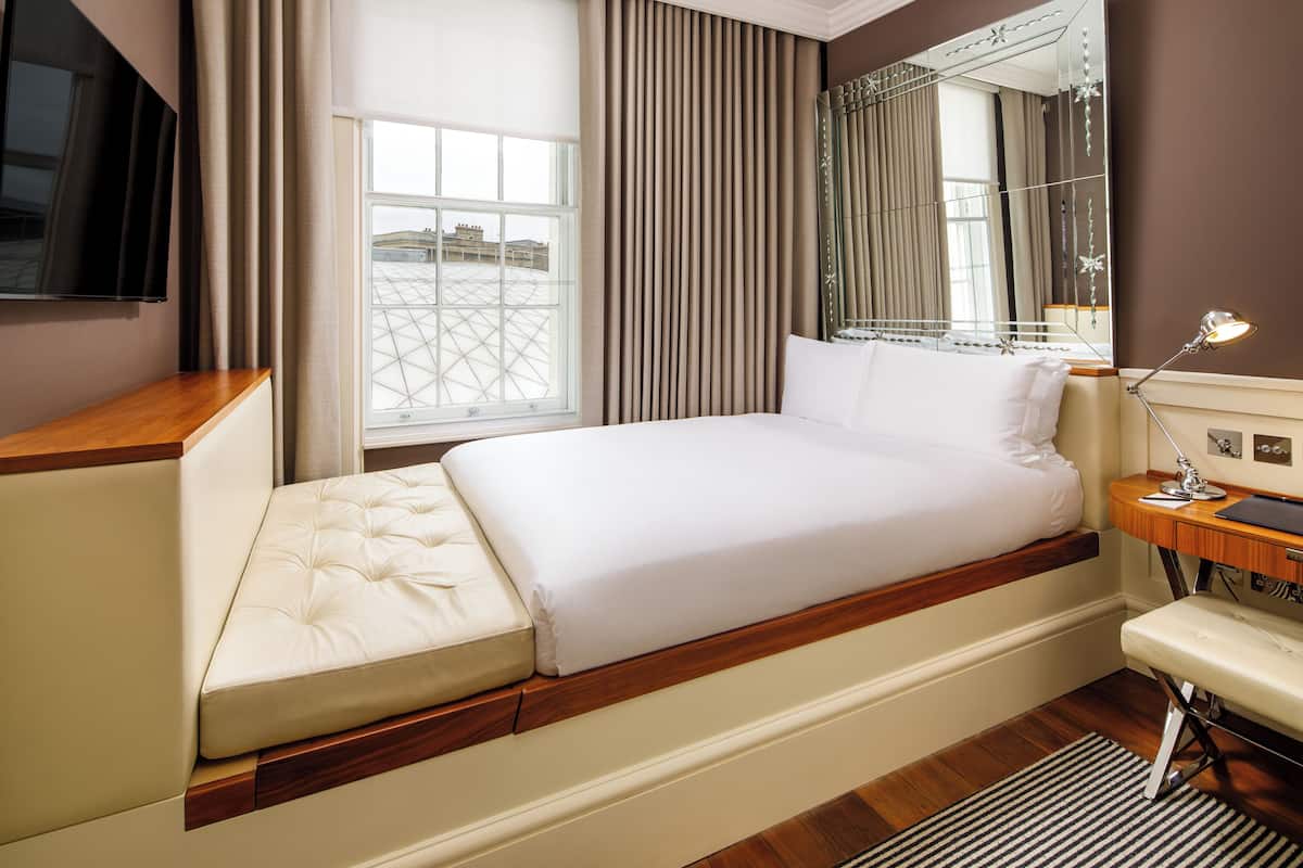 Couchette, Smaller Guest Room, Double | Cadar kapas Mesir, peti besi dalam bilik, dihias secara berasingan