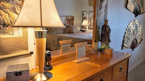 Standard Room, 1 King Bed, Ensuite | Individually furnished, iron/ironing board, free WiFi, bed sheets