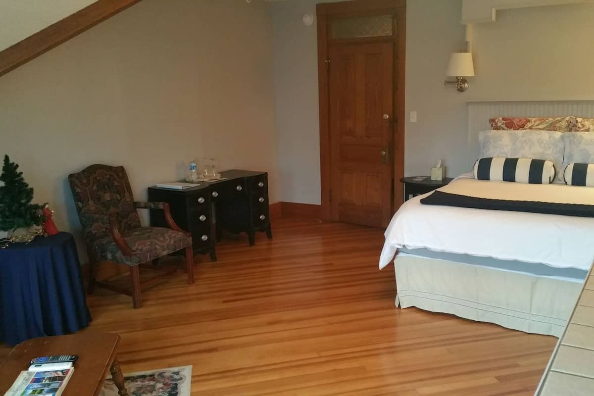 Presidential Room, Non Smoking, Private Bathroom (Kennedy) | Premium bedding, pillowtop beds, individually decorated