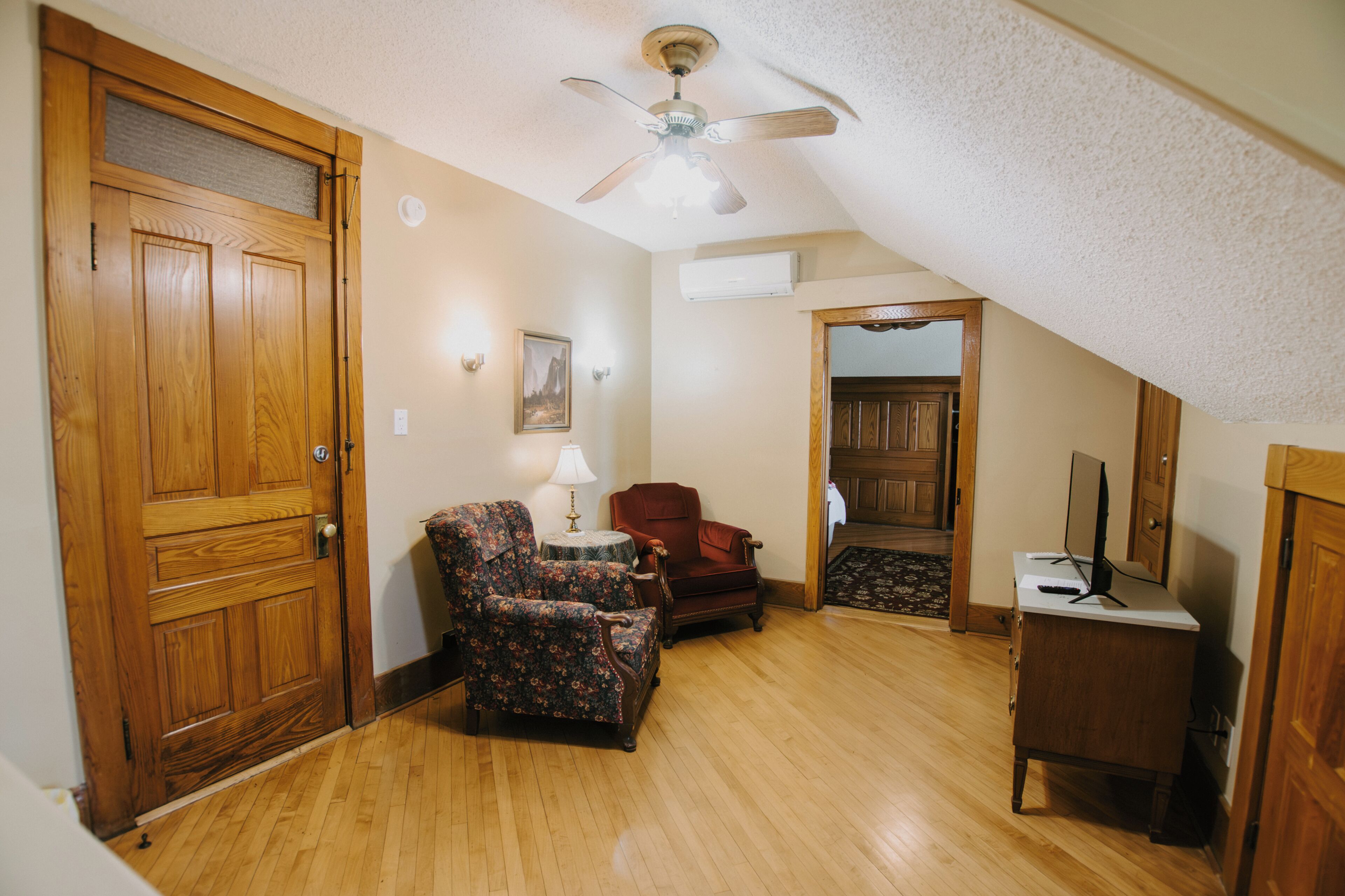 Signature Suite, 2 Queen Beds (The Lodge) | Living area | 25-inch TV with satellite channels, DVD player