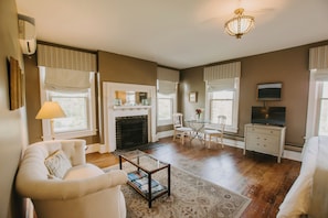 Superior Suite, 1 King Bed, Non Smoking (Hearthside)