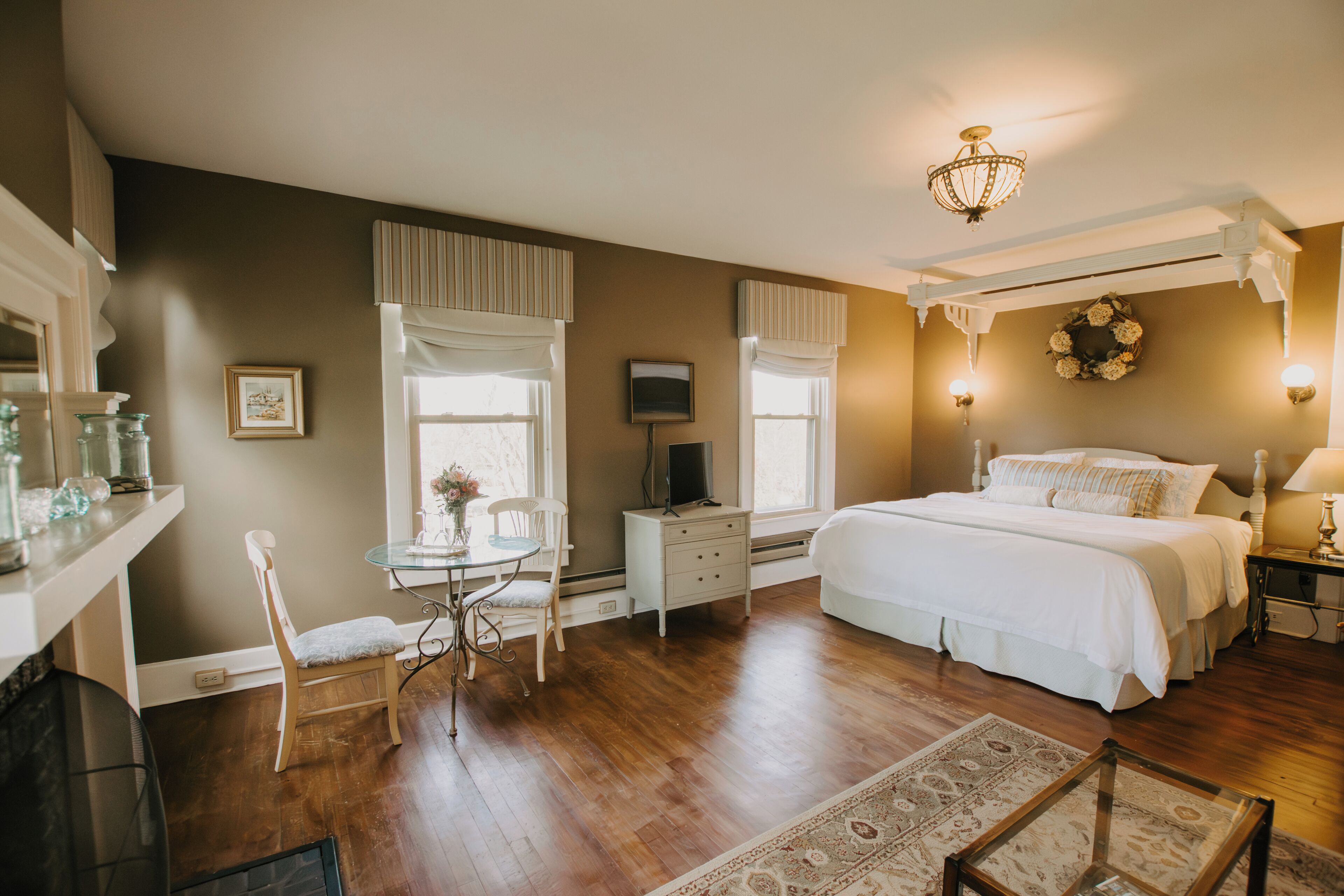 Superior Suite, 1 King Bed, Non Smoking (Hearthside)
