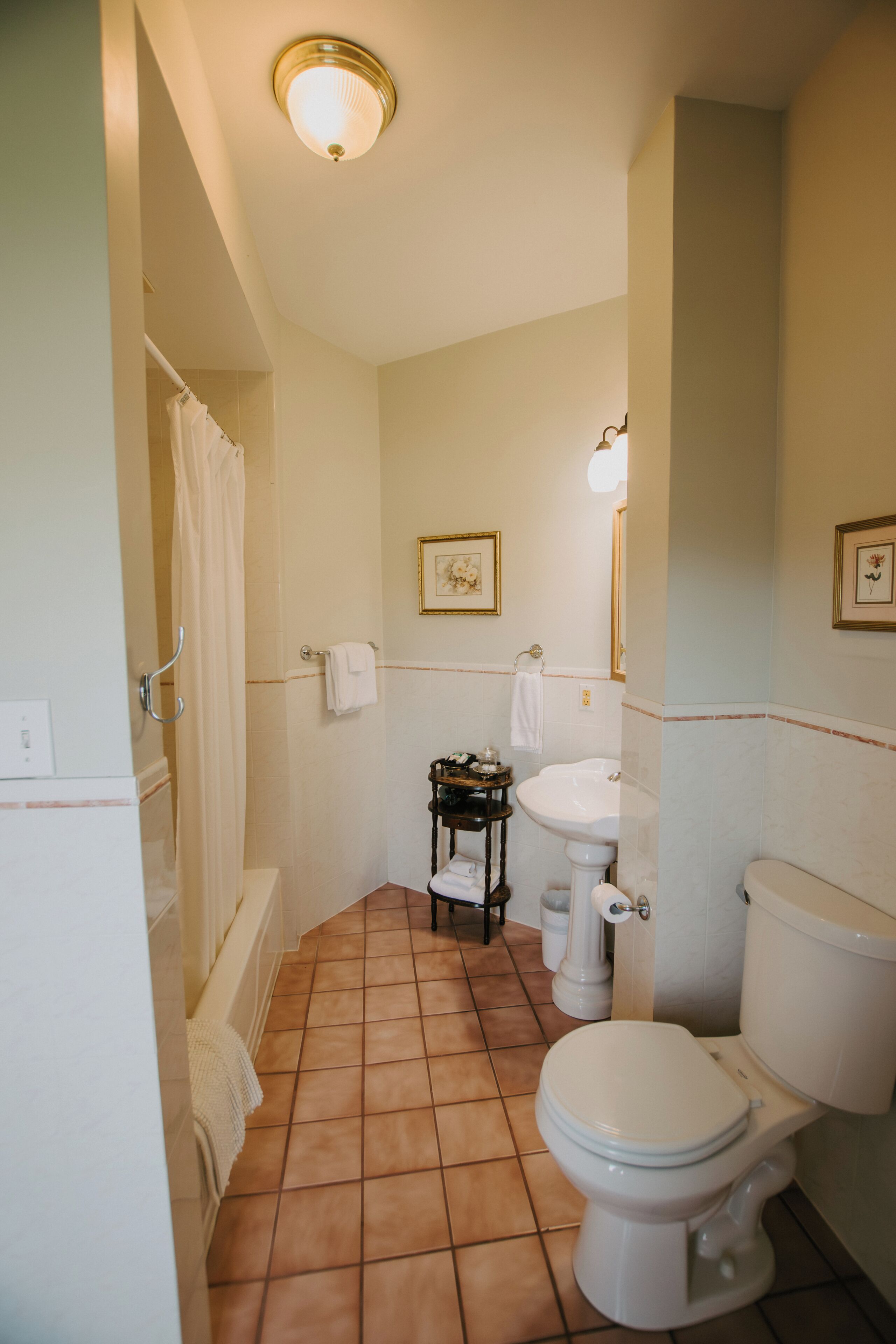 Executive Suite, 1 Queen Bed with Sofa bed (Sunset Suite) | Bathroom | Shower, designer toiletries, hair dryer, bathrobes