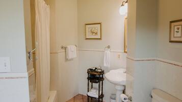 Executive Suite, 1 Queen Bed with Sofa bed (Sunset Suite) | Bathroom | Shower, designer toiletries, hair dryer, bathrobes