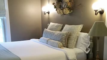 Superior suite, 1 kingsize bed, niet-roken (Hearthside) | Luxe beddengoed, pillowtop-bedden, individueel gedecoreerd